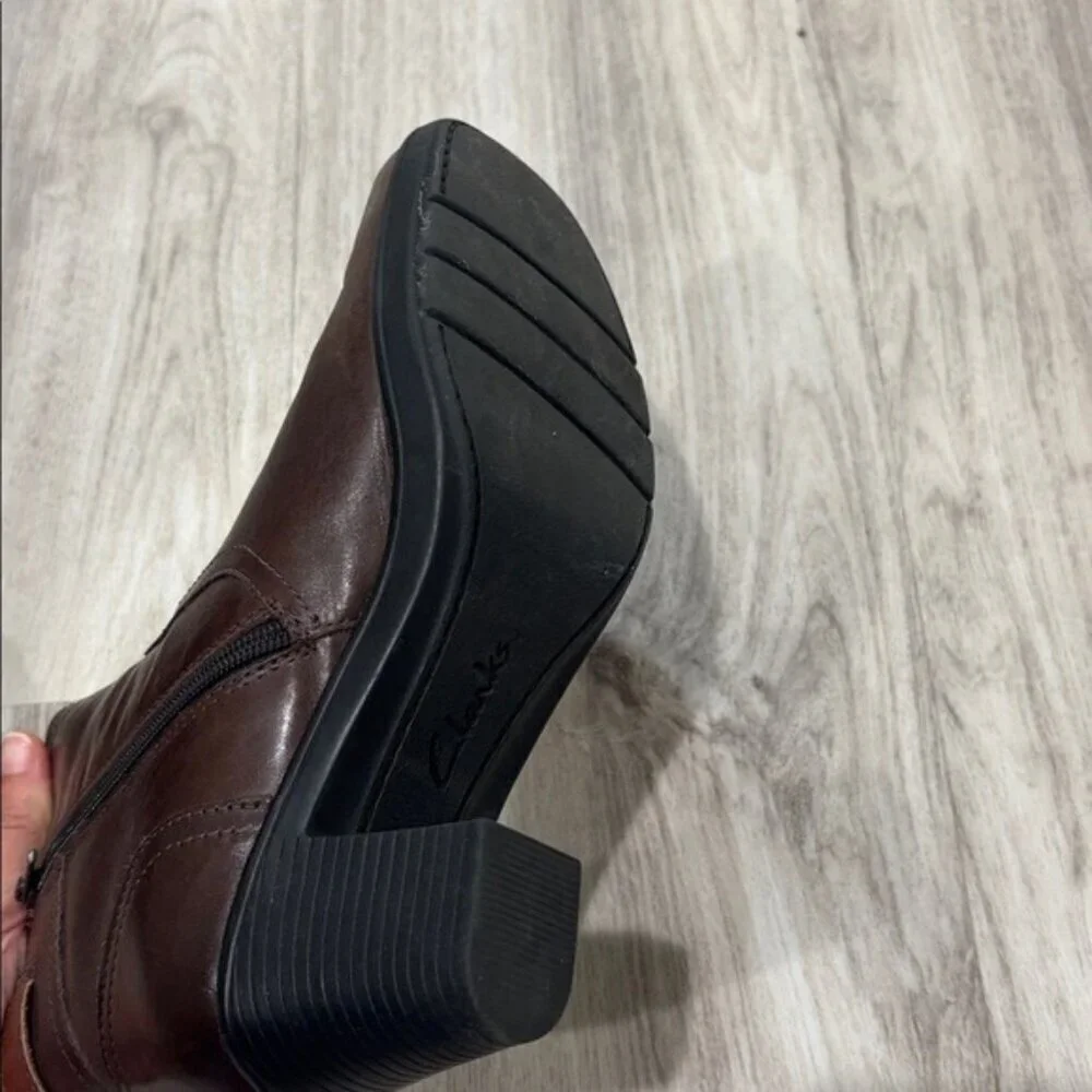 Clarks brown  Chocolate Leather Buckle Boots 9 m